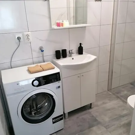 Modern Apt In Dubec, Ideal For Couple Sesvete Exterior photo