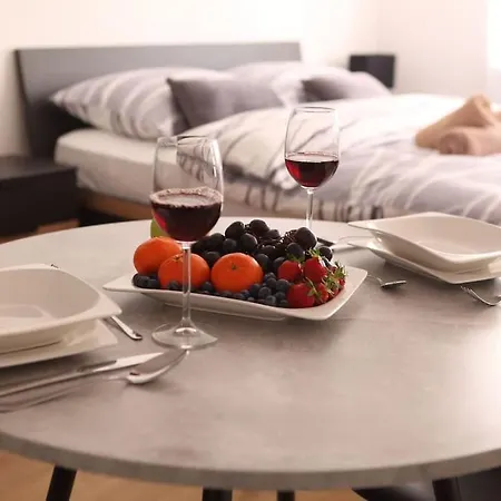 Modern Apt In Dubec, Ideal For Couple Sesvete Exterior photo