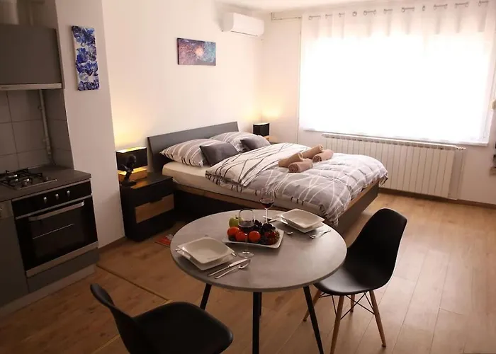 Modern Apt In Dubec, Ideal For Couple