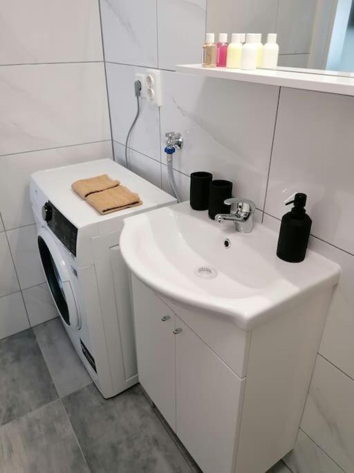 Modern In Dubec, Ideal For Couple Apartment *