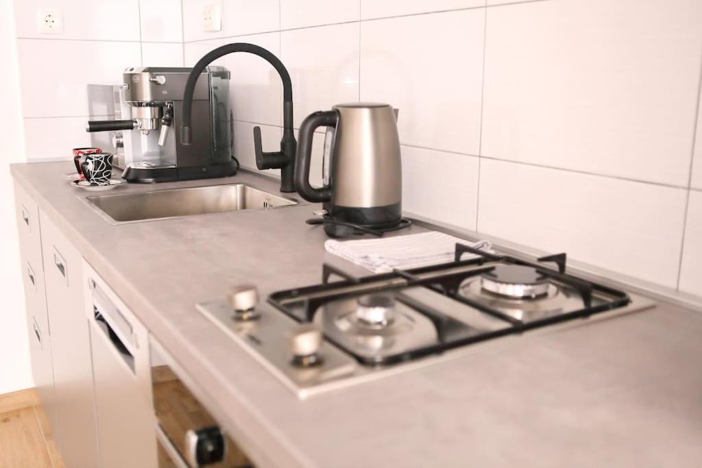 Modern In Dubec, Ideal For Couple Apartment Sesvete