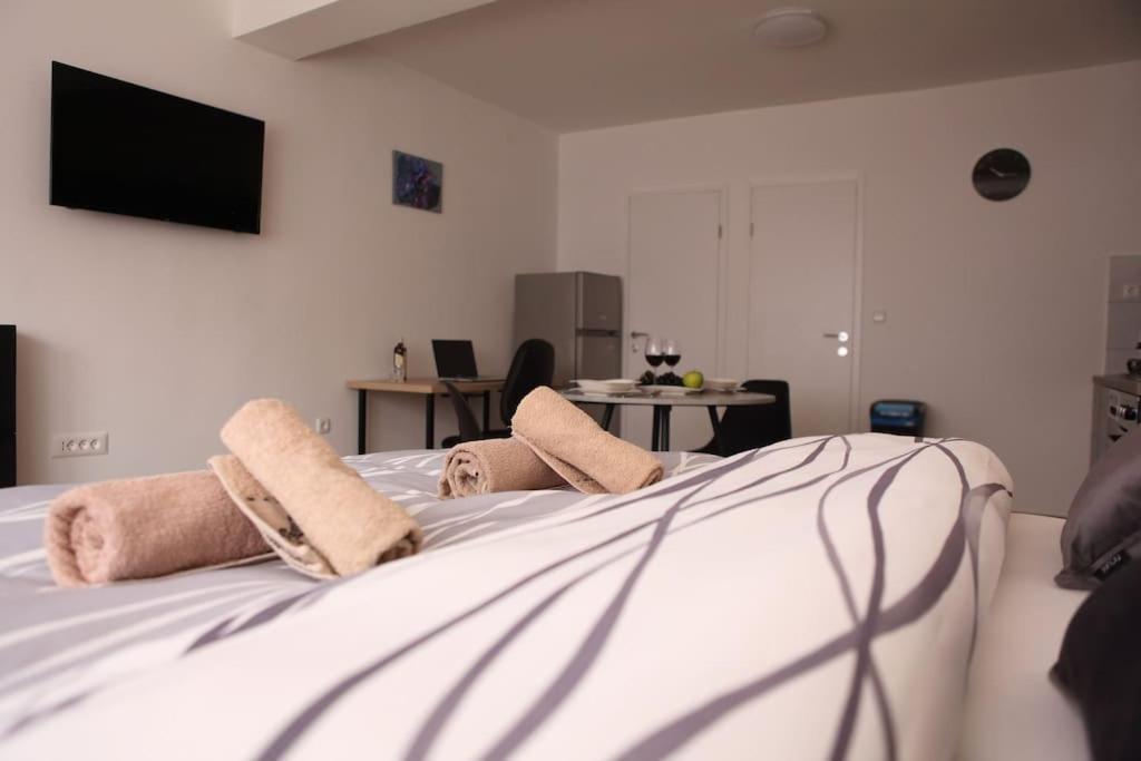 Modern In Dubec, Ideal For Couple Apartment *