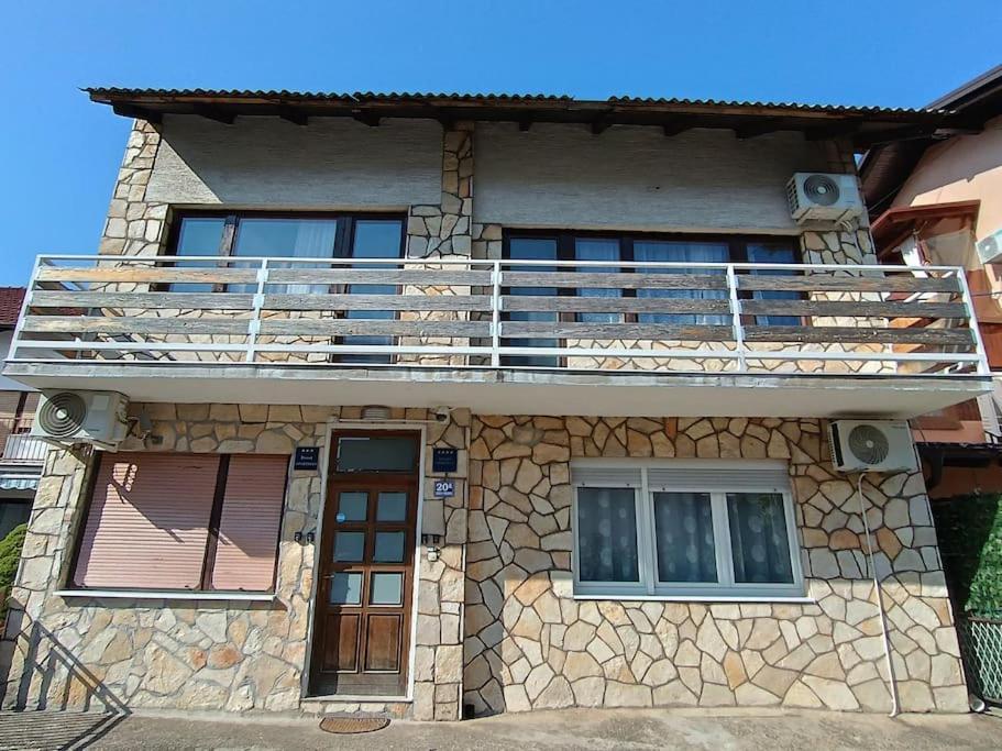 Modern In Dubec, Ideal For Couple *