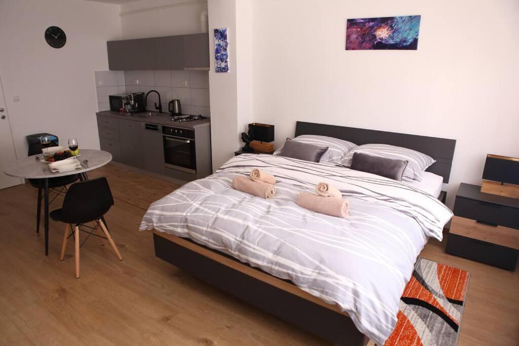 Apartment Modern In Dubec, Ideal For Couple Sesvete