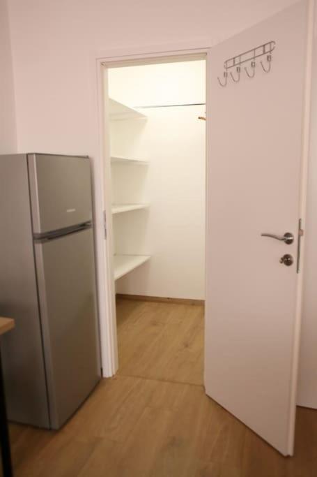 Modern In Dubec, Ideal For Couple Apartment